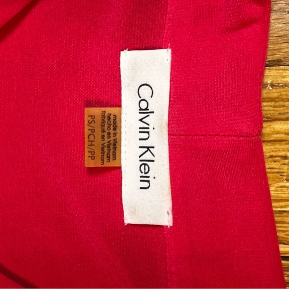 Calvin Klein Red Asymmetrical Sleeveless Blouse Womens Size Small Petite - Picture 2 of 7